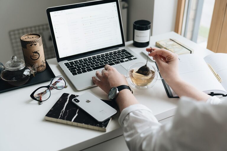 Simple Routines to Start and End Your Workday for Better Focus